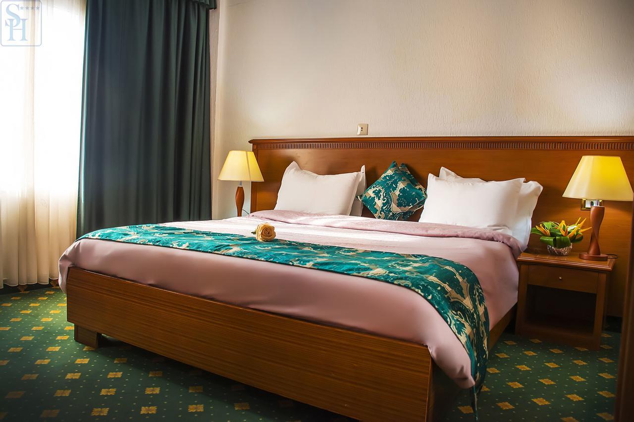 Hotel Splendid Ouagadougou Buitenkant foto