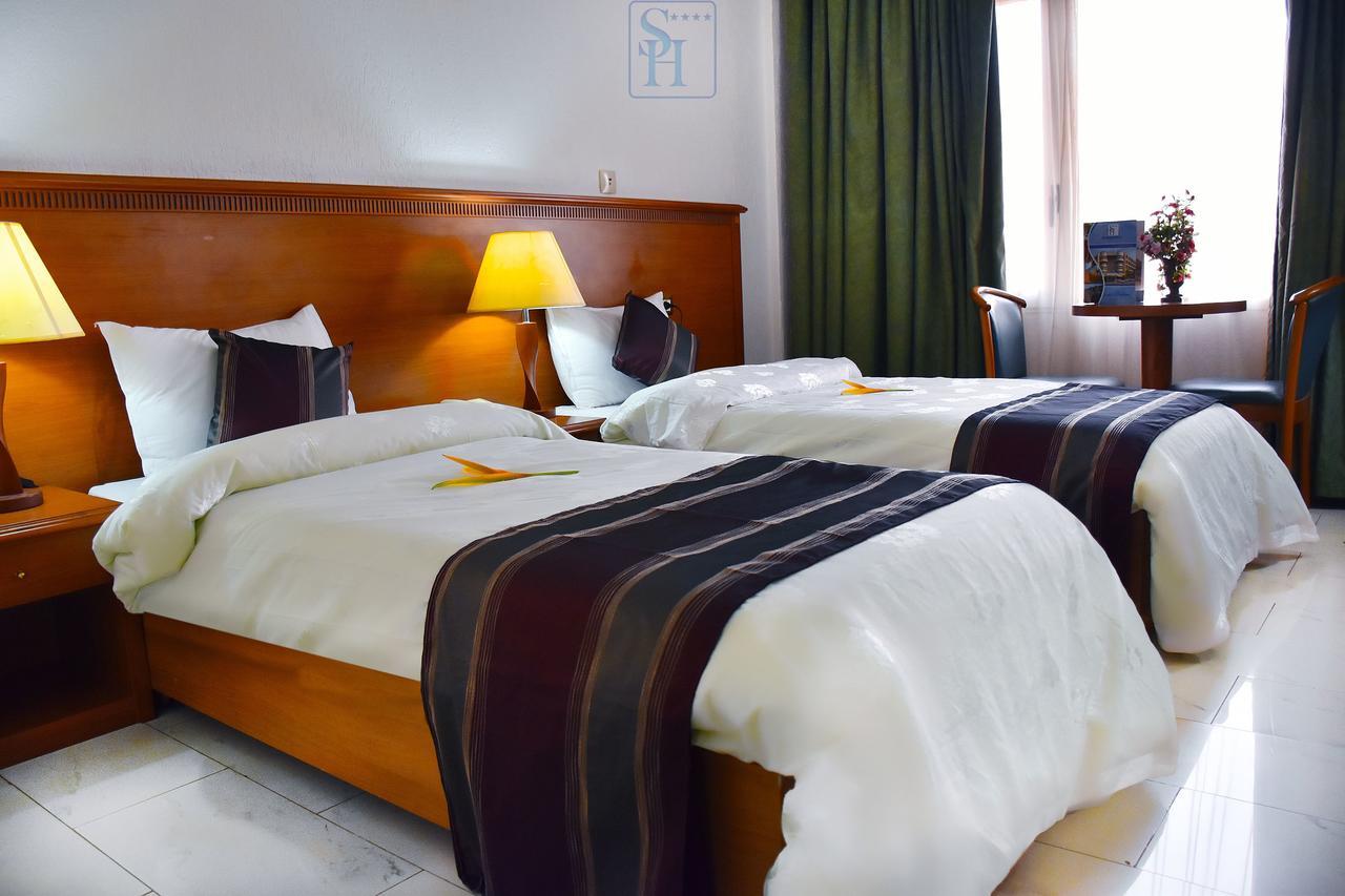 Hotel Splendid Ouagadougou Buitenkant foto