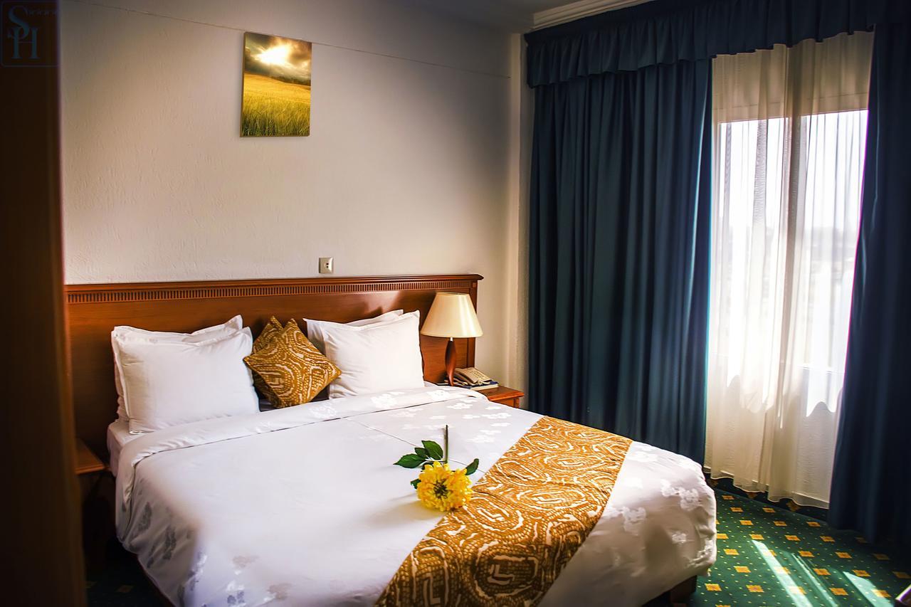 Hotel Splendid Ouagadougou Buitenkant foto