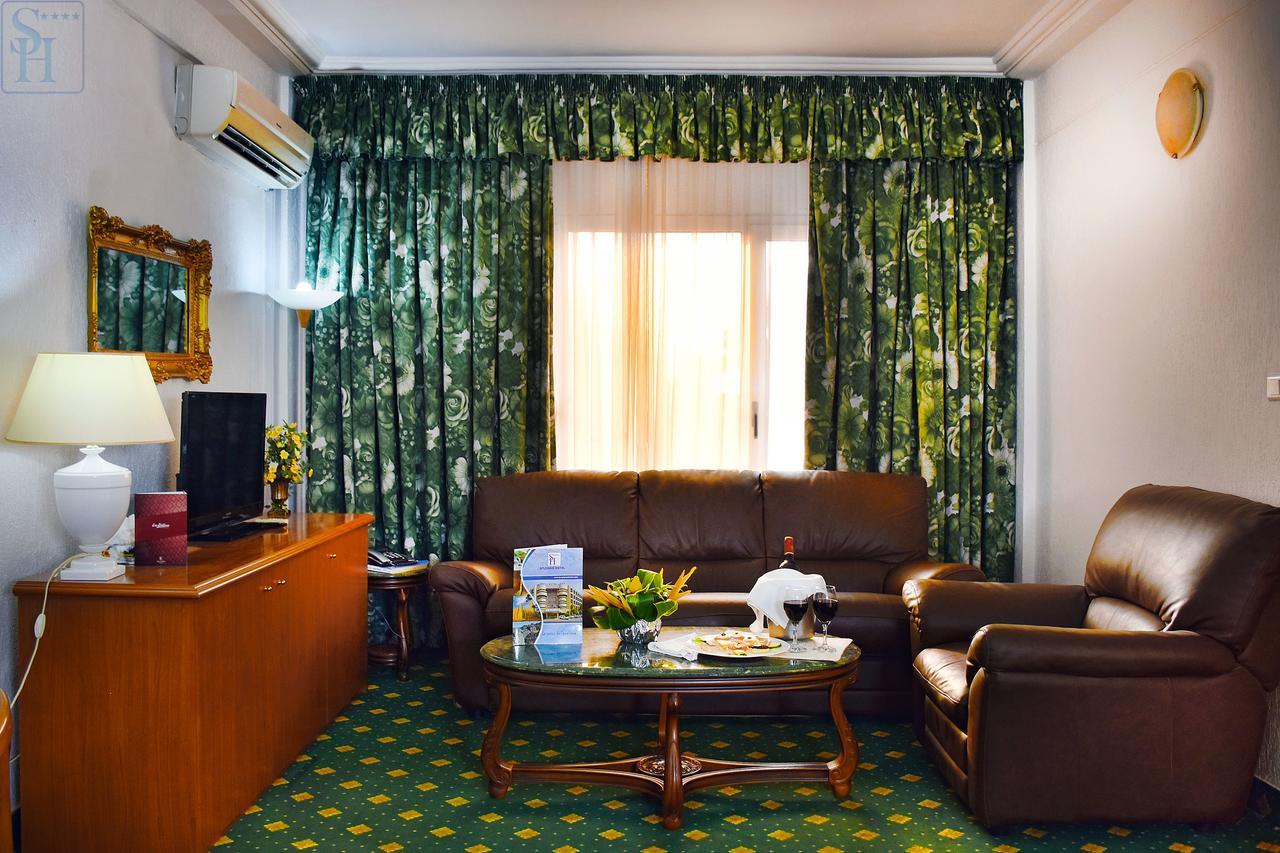 Hotel Splendid Ouagadougou Buitenkant foto