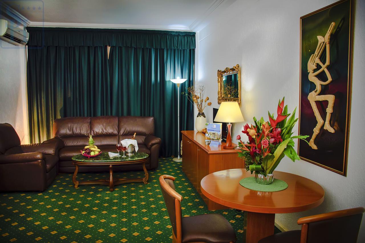 Hotel Splendid Ouagadougou Buitenkant foto