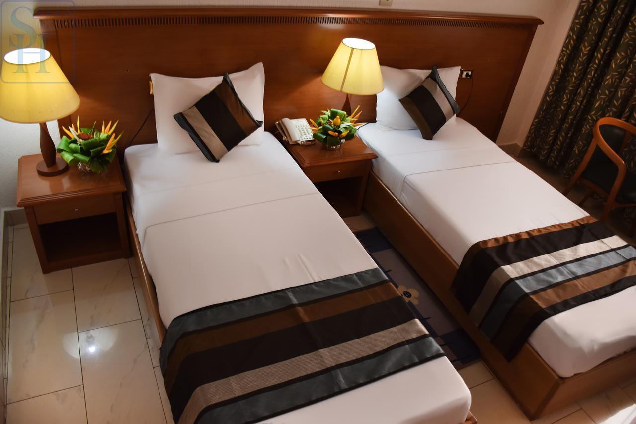 Hotel Splendid Ouagadougou Buitenkant foto